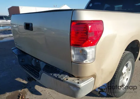 2010 Toyota Tundra Grade 4.6L V8 z USA, uszkodzony, nr VIN 5TFRM5F16AX001445